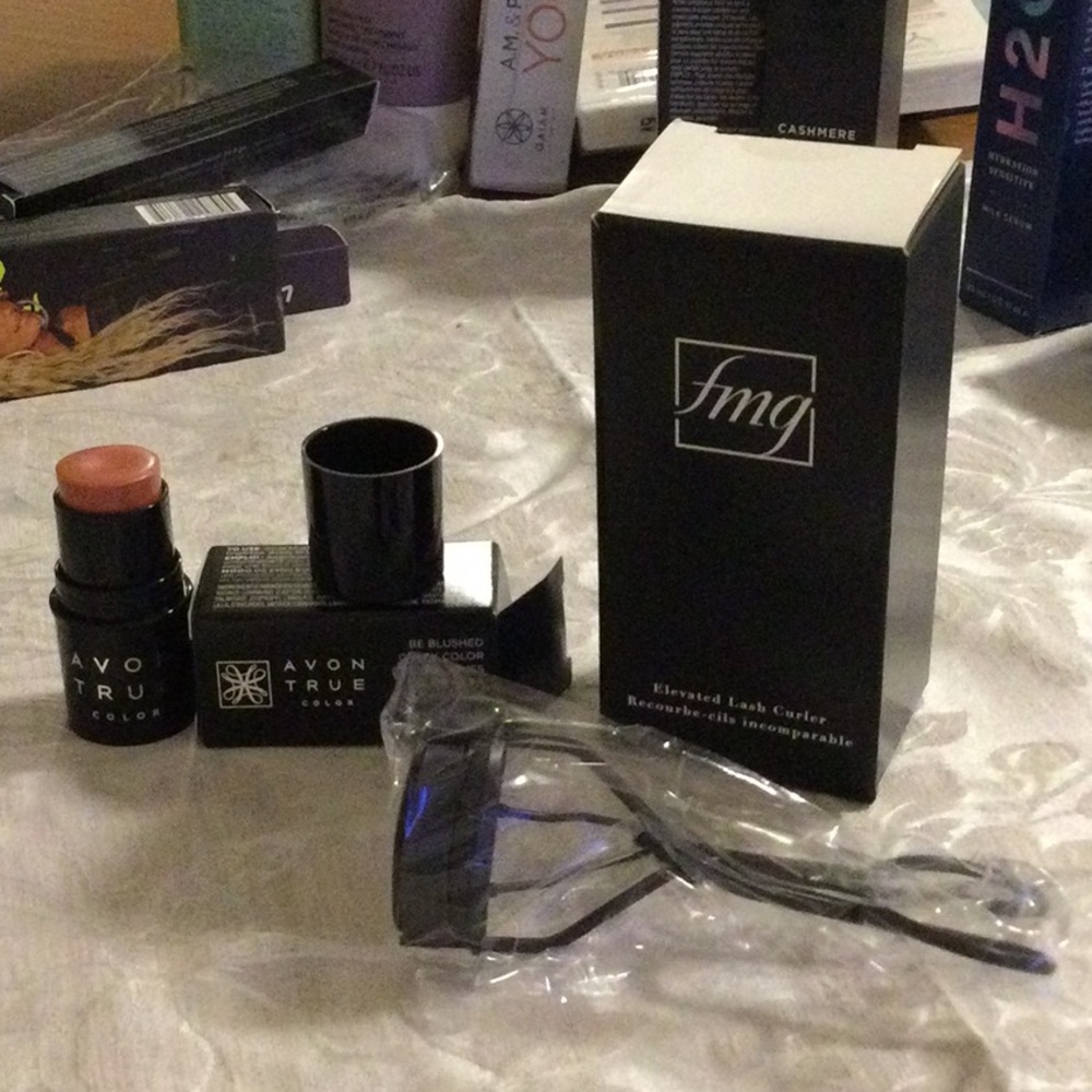 Avon Elevated Lash Curler and Avon True Color Cheek Color